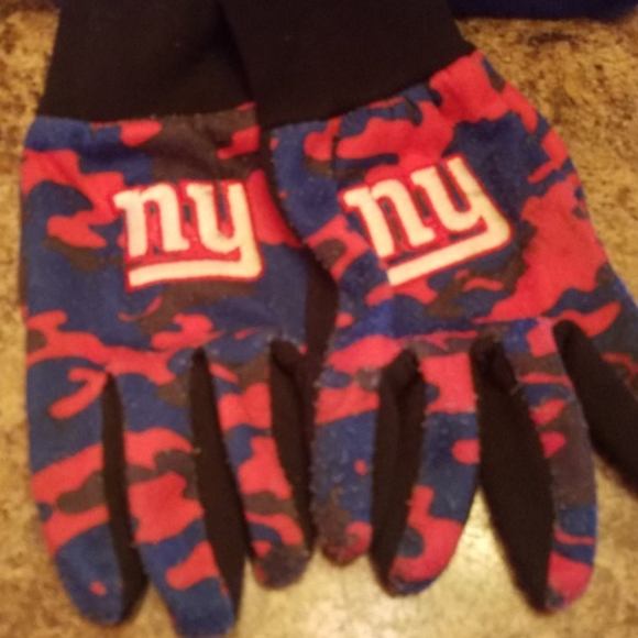 NY Giants mens hat and gloves - Picture 4 of 5